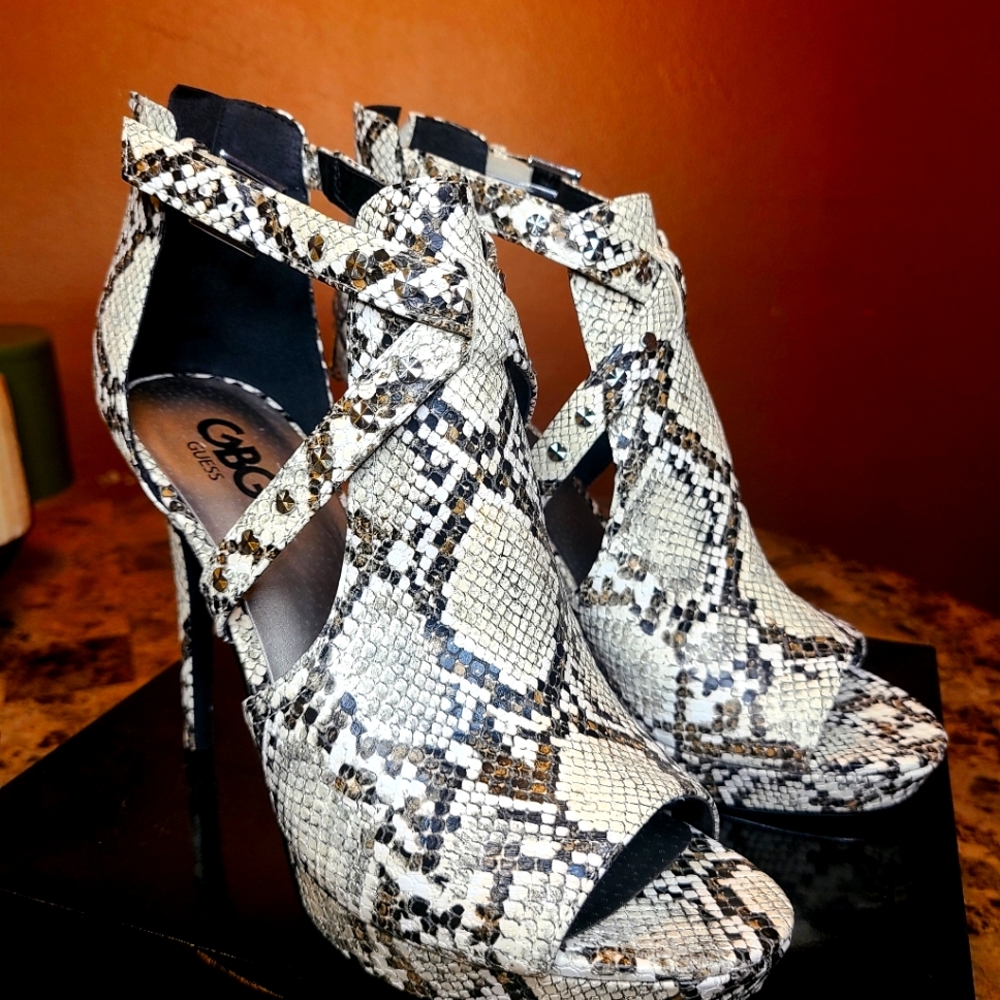 GBG Guess heels